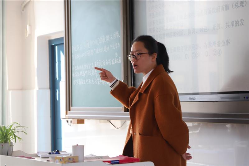堅定信仰，立德樹人